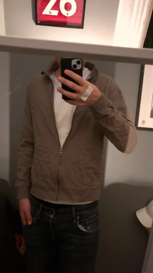 Hel zip  - Jag säljer en hel zip från märket bondelid, i bra skick. Använd några gånger inga direkta defekter. Bara skriv vid frågor 