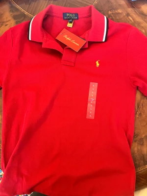 Polotröja - Ny polotröja oanvänd för tonåringar 