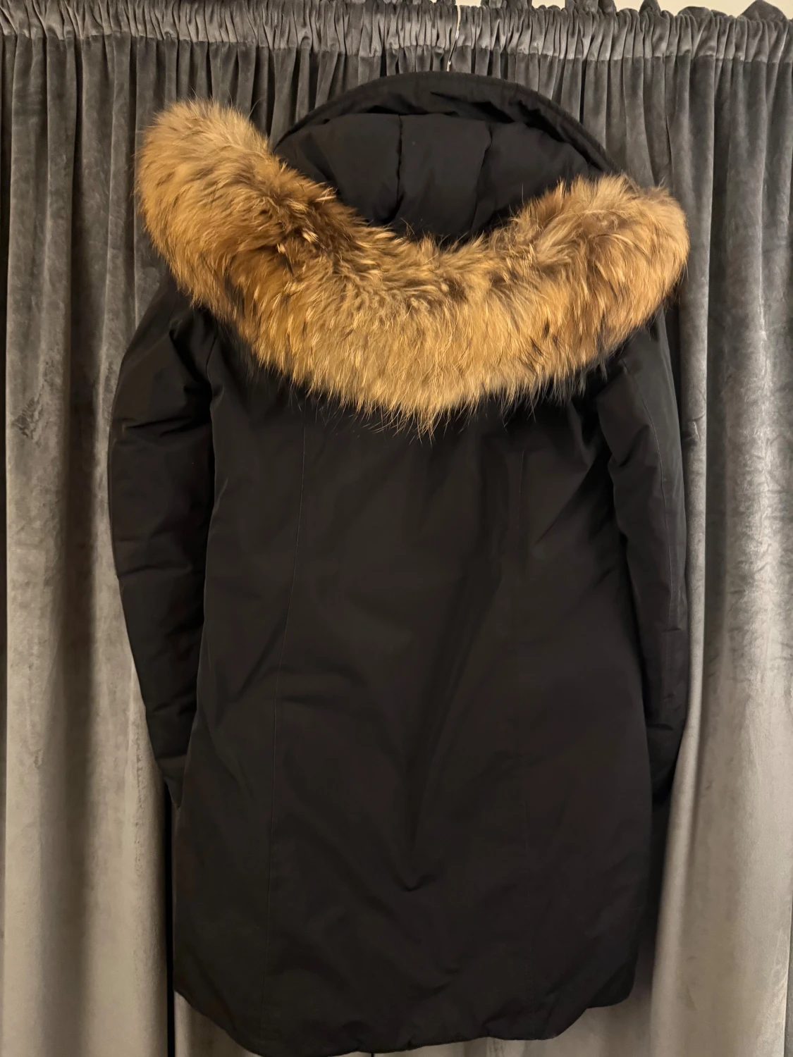 Svart parkas från Woolrich med pälskrage - 2