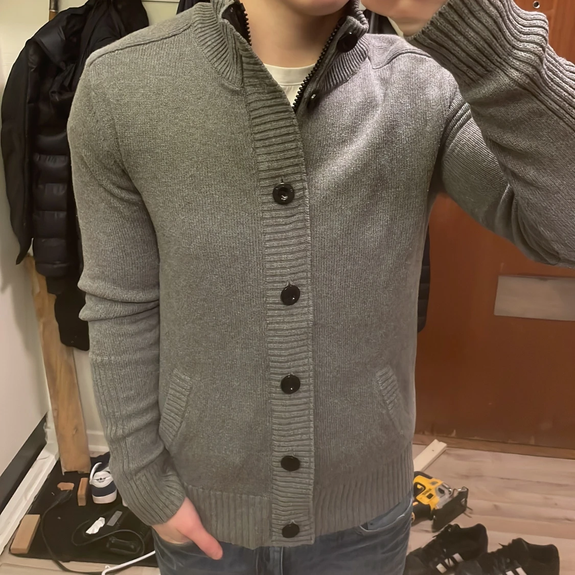 Grå stickad cardigan 