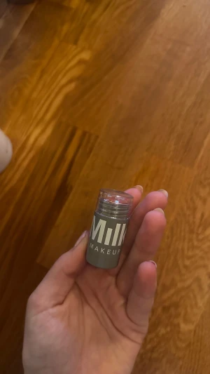 Milk blush  - Milk blush i färgen werk. Fick i present men gillar inte färgen. Helt oöppnad och aldrig ens swatchad. Nypris i butik ca 299