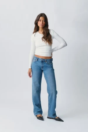 Low straight jeans - Blåa jeans ifrån Gina. Aldrig använda, helt nya utan prislapp !