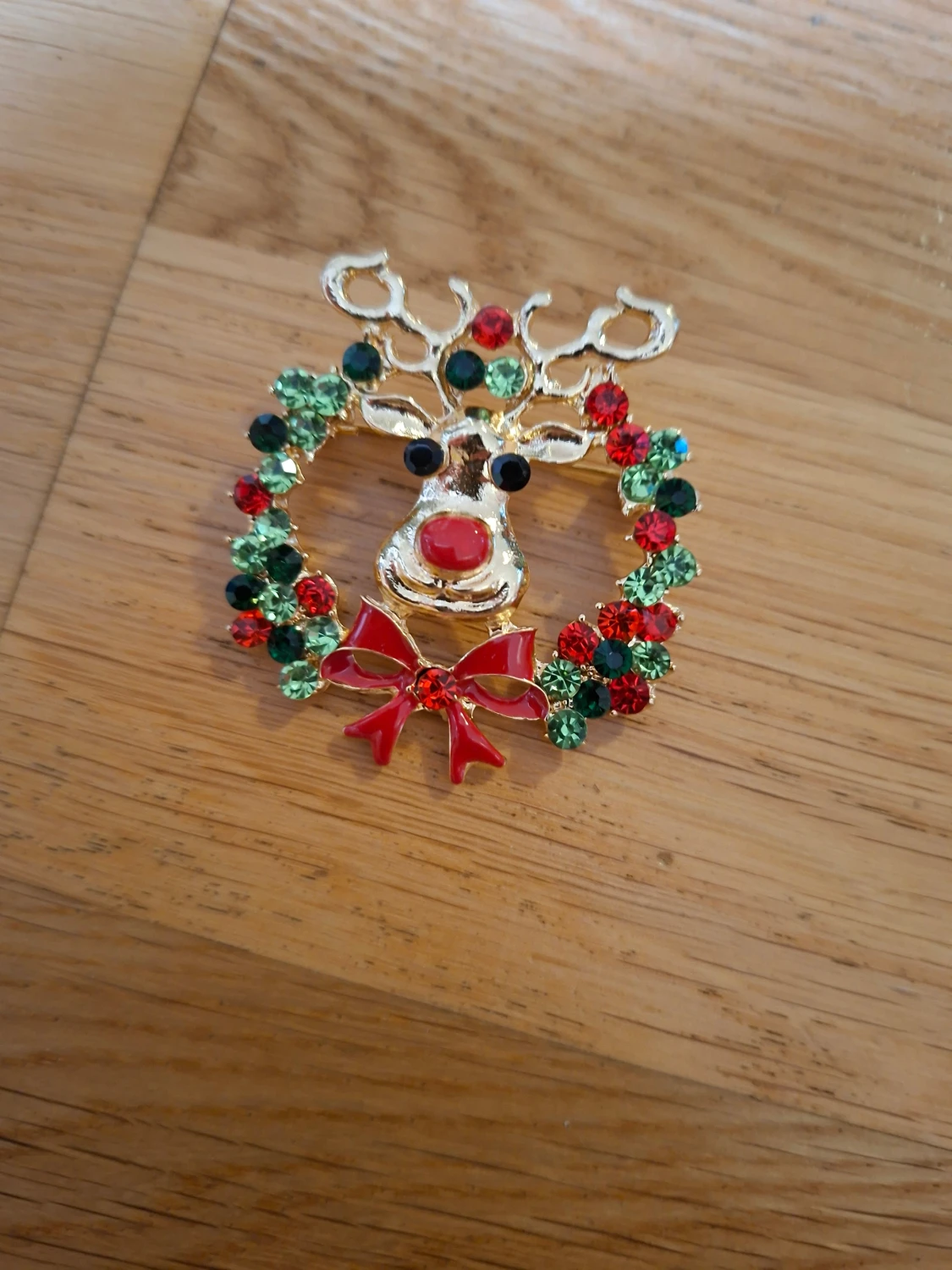 3 juliga broscher med kransmotiv - 1