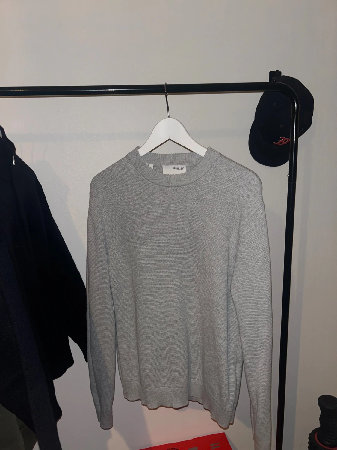 Ljusgrå stickad tröja från Selected Homme