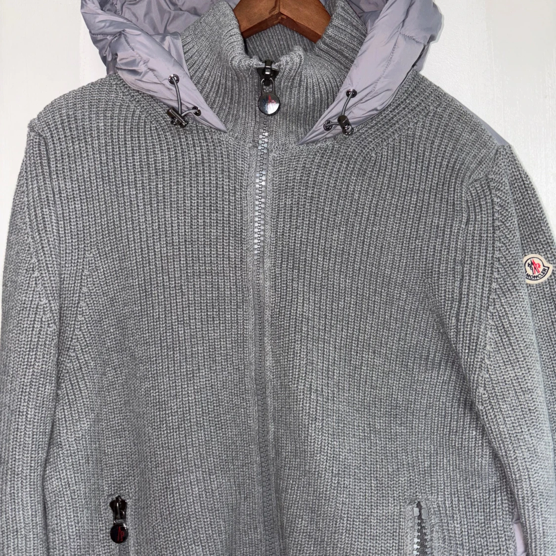 Grå cardigan jacka från Moncler