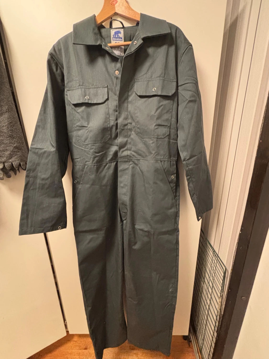 Mörkgrön byxdress från Björnkläder, storlek 50