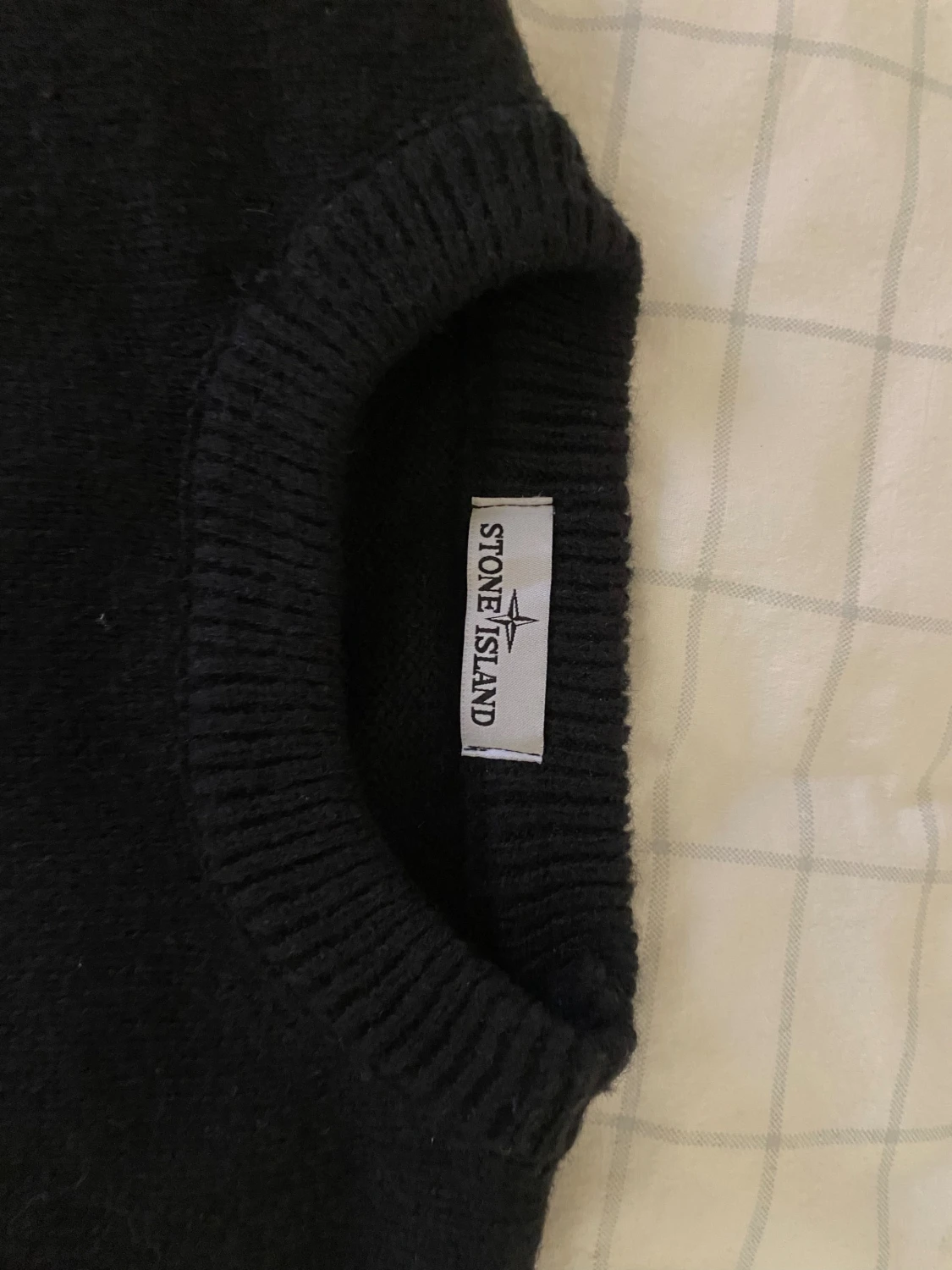 Svart stickad Stone Island tröja - 2