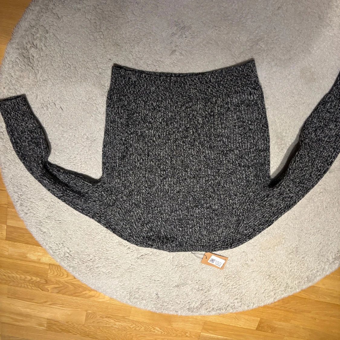 Mörkgrå stickad tröja från COS - 1