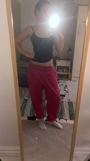 Nikebyxor - Köpta för ca 2 år sen på stadium💕säljer då färgen inte passar mig💕nypris 699kr