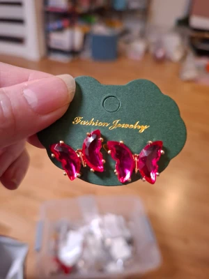 Röda och gröna jul örhängen - 60sek/par