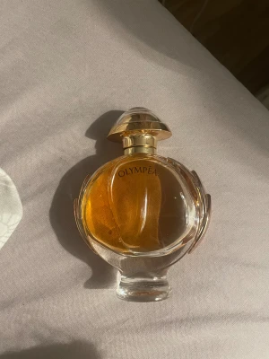 OLYMPĒA  - Fin parfym i ett fint skick, lite använd