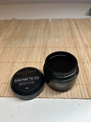 Miss Fancy solid Nail Tip Gel & Nagelgiganten Ultra White Gel - Säljer båda för 150 kr