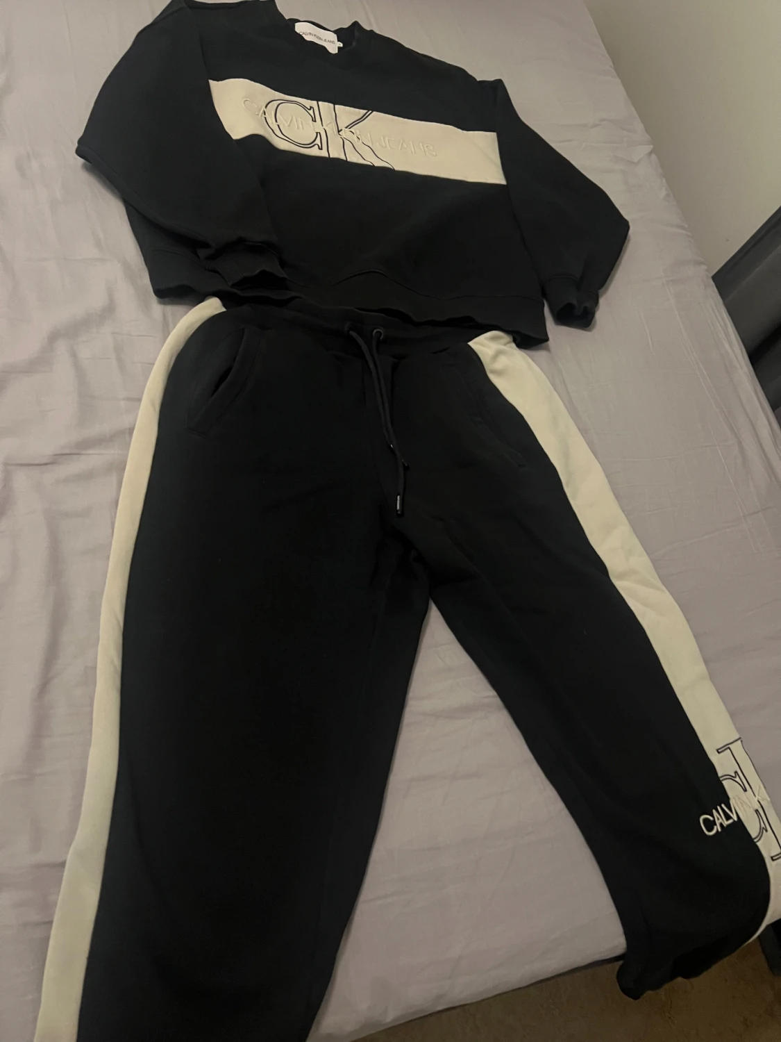 Calvin Klein set M – hoodie + joggers (svart/vit)