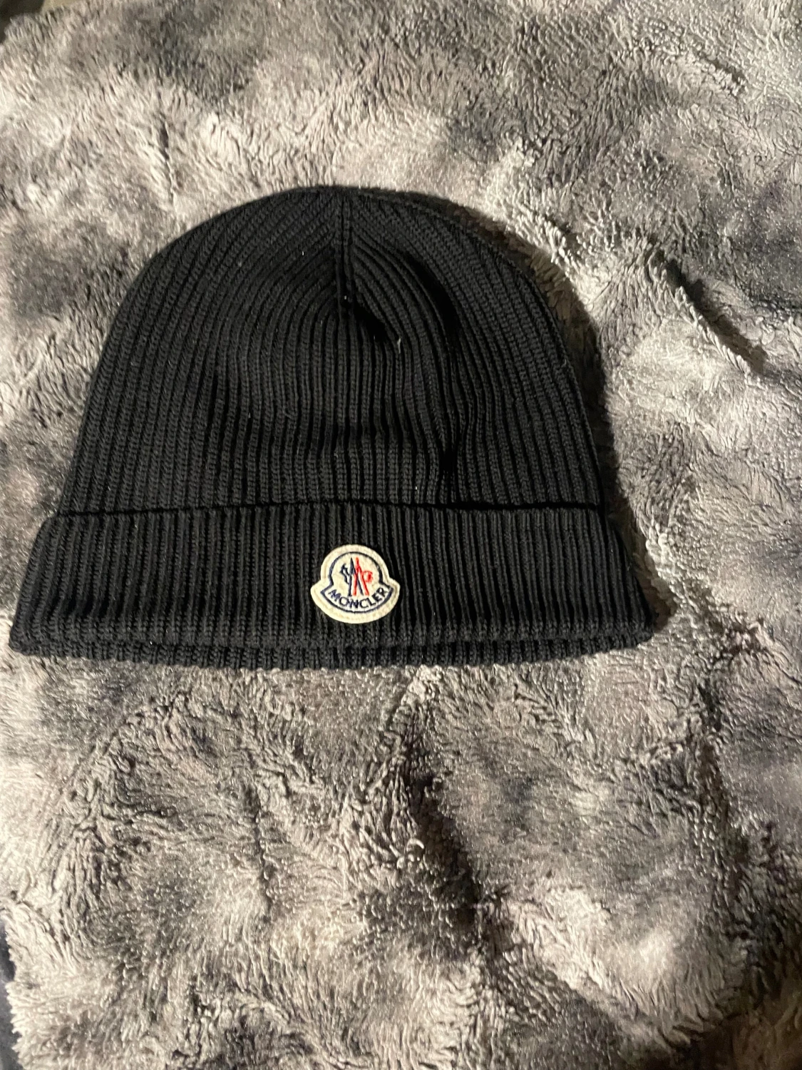 Moncler mössa