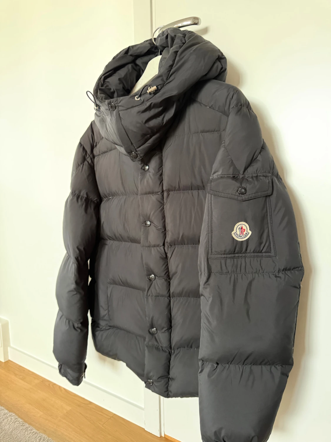 Svart Moncler dunjacka ”Hely ny!”