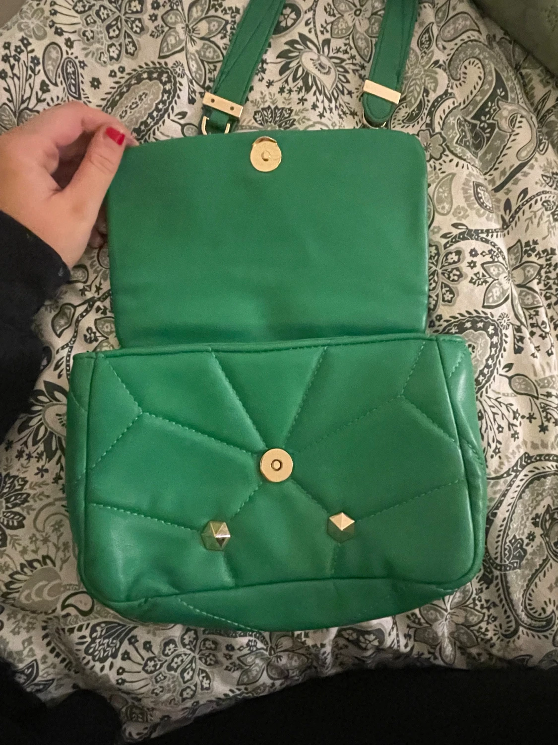 Grön quiltad axelväska med kedja - 1