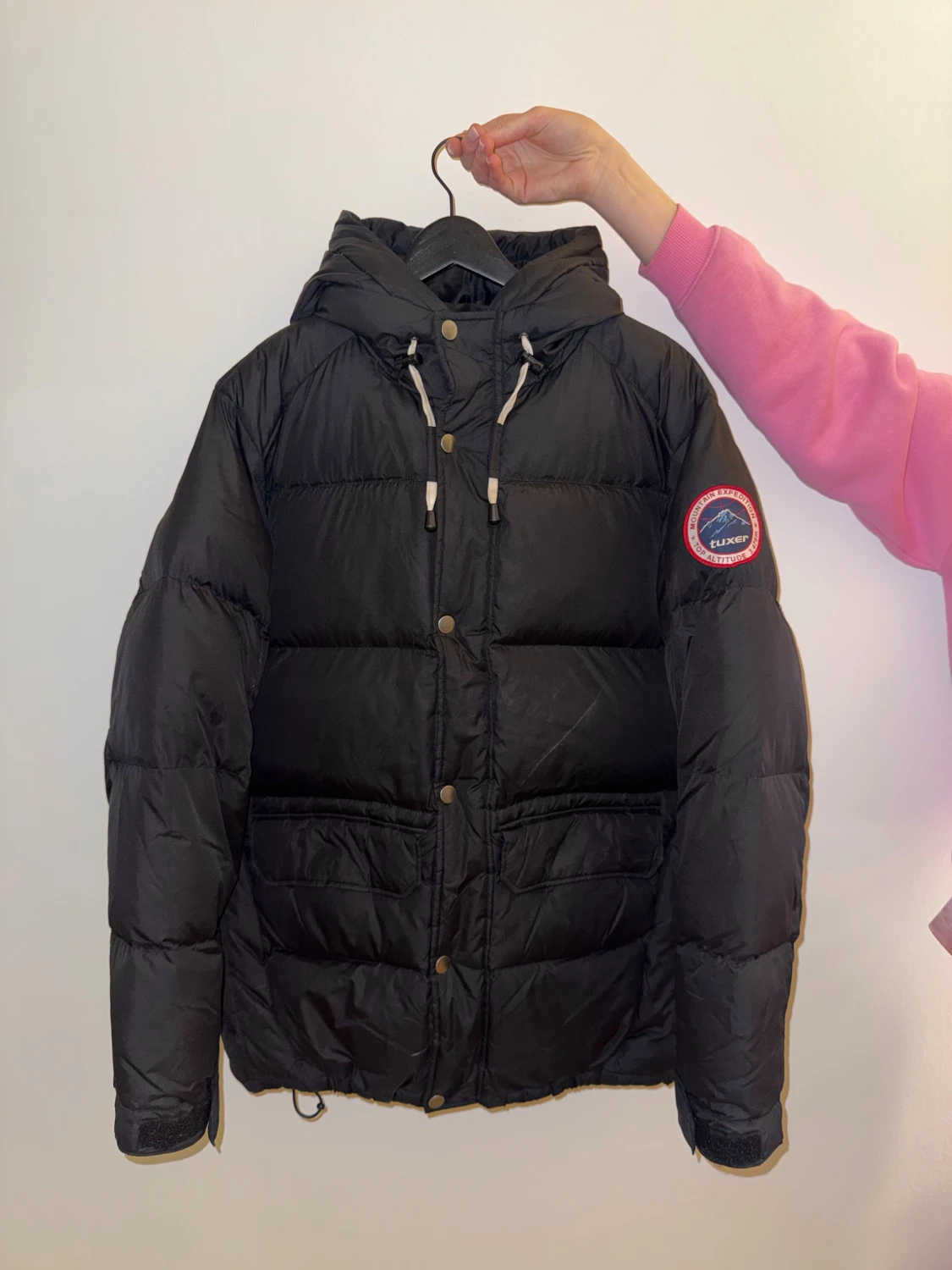 Svart pufferjacka från Tuxer M