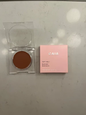 Soft melt blush balm - Oanvänd limiterad soft melt blush balm från Caias julkalender i färgen ”Butter toast”.