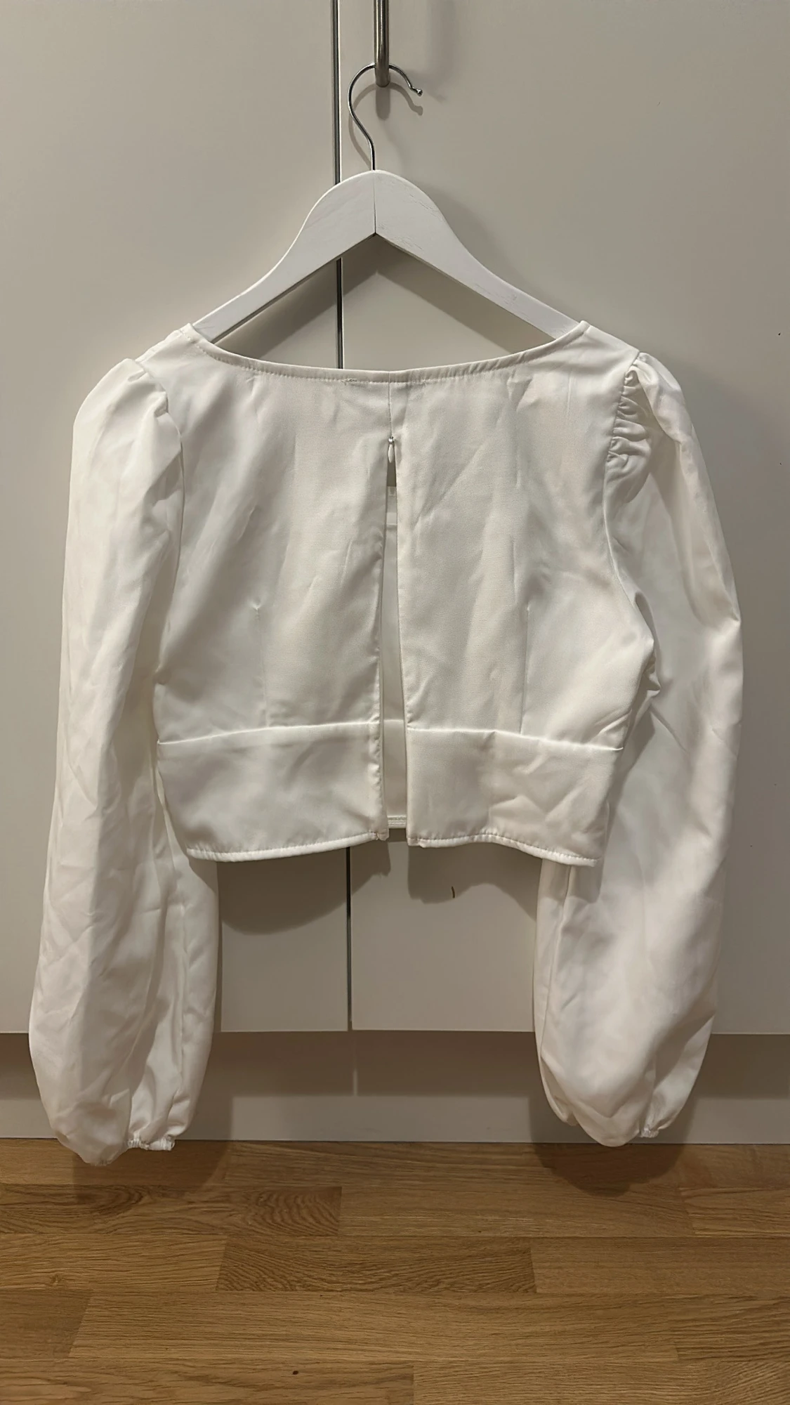 Vit croppad blus från SHEIN - 1