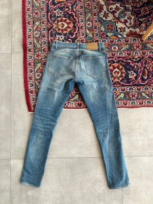Tiger of Sweden Jeans  - Ett par Tiger of Sweden jeans i modellen, Pistolero. De har en schysst ljusblå tvätt oh har använts ett fåtal gånger. Storlek 30/34  Prisförslag eller andra frågor så är det bara att meddela!