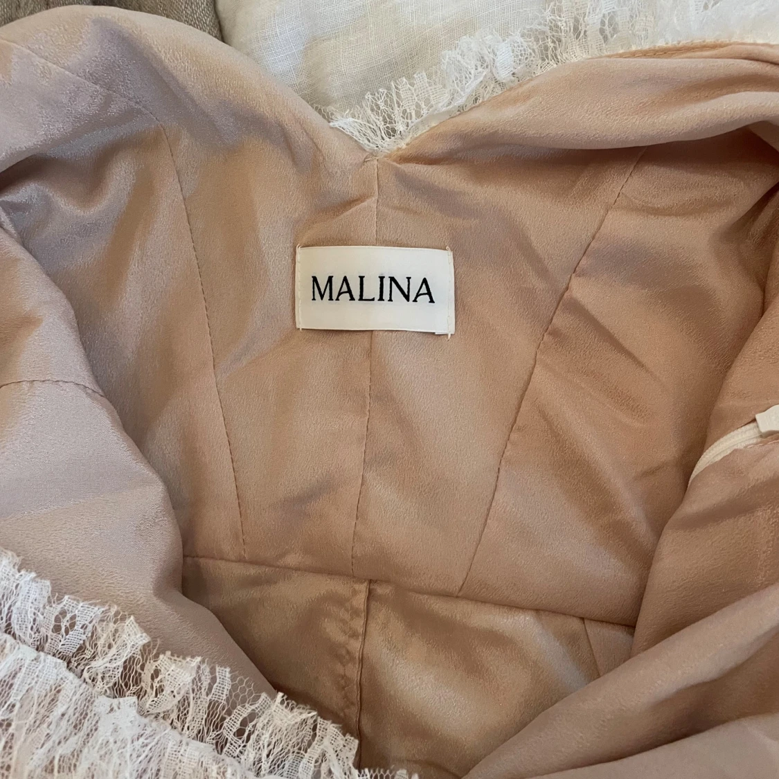 Vit spetsklänning från Malina - 1