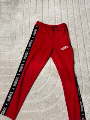 Hodrich byxa och kofta  - En hodrich byxa och kofta som är jätte bra kvalite. Båda för Endast 299 kr. Men enskild kostar det Endast 149 kr.