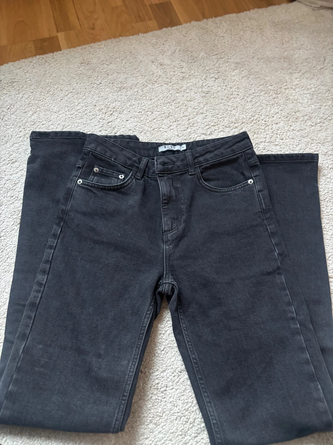 Svarta bootcut jeans från NA-KD - 1