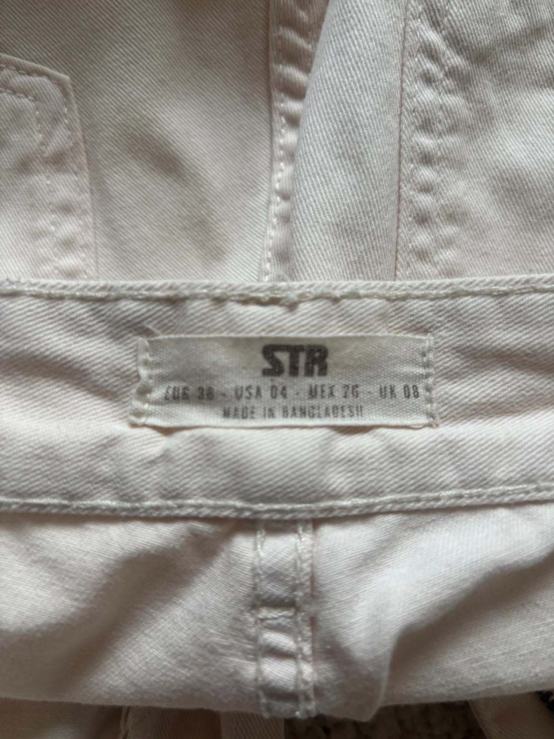 Beige cargopants från STR, storlek 36 - 2