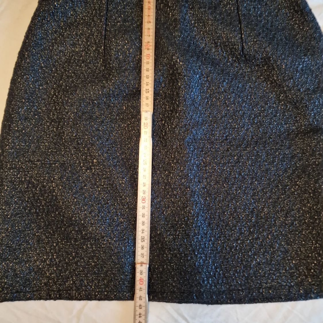 Glittrig svart kortkjol från Mystify - 2