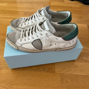 Philippe model - Riktigt feta Philippemodels! Skick enligt bilderna! Perfekt nu till sommaren🙌 Storlek 43-44. Hör av er vid funderingar!!