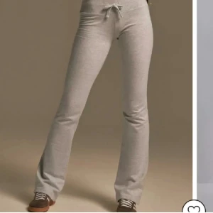 Lågmidjade mjukisbyxor nelly - superfina mjukisbyxor ifrån nelly! säljes då de inte kommer till användning 💕 mer bilder kan skickas vid intresse 