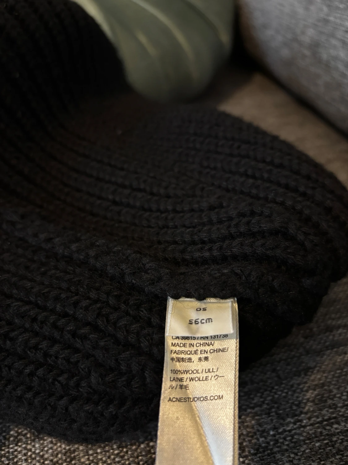 Svart mössa från Acne Studios - 3