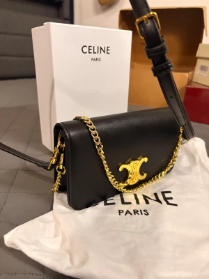 Lyxig väska - I nytt skick full set. Skickas med kartong 