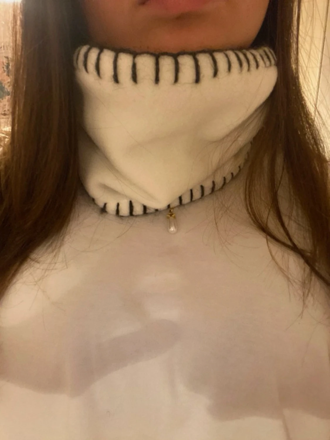 Unik vit buff med stygn - 1