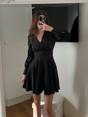 Klänning  - Snygg klänning från BikBok. Aldrig använd 