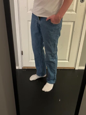 Levi's 501 blå jeans straight fit - W31 L32                                             Riktigt snygga klassiska Levi's 501 jeans i blå denim med straight fit och normal passning. 