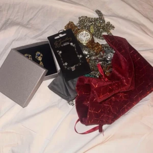 Mistery bag med smycken  - En mistery bag med värde på över 2500kr