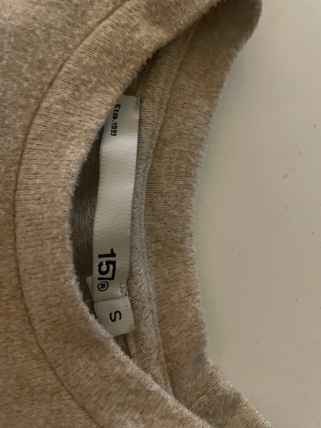 Beige snygg tröja     - 1