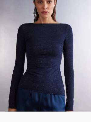 Intimissimi mörkblå glitter tröja - Snygg, tunnt material och mörkblå långärmad topp med glitter från Intimissimi! Storlek S. Säljer då den ej används❤️