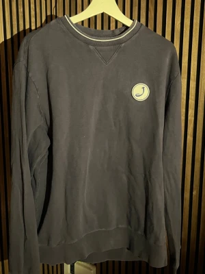 Jacob Cohën Tröja - Skön tröja från Jacob Cohën. Riktigt snygg. Storlek L  Hör av dig vid frågor eller funderingar!