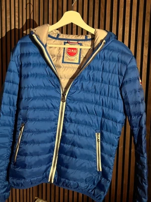 Colmar Jacka Herr - Säljer nu en sjukt snygg ljusblå Colmar jacka | Skick: 9/10 | Storlek: 46/S | Nypris: 3500kr Skriv gärna vid minsta lilla intresse! 