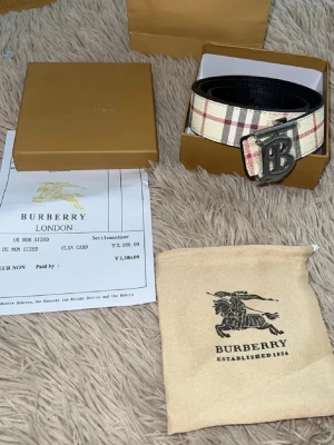 BB bälte - Helt ny med box o påse, går o byta sida från beige till svart