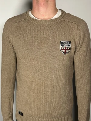 Morris tröja - Säljer en riktigt snygg och trendig Morris tröja i fint skick, storlek S, vid frågor är det bara att skriva//Gramenti