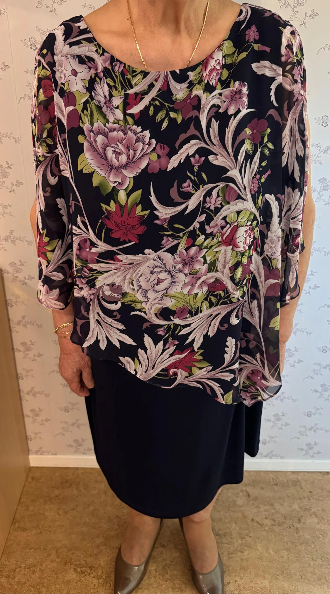 Blommig långklänning från Laura Plus