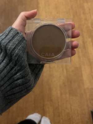 CAIA soft melt bronzer (cape town) - Har endast använt den en gång så den är nästan som ny. Säljer då det var fel färg för mig ! 
