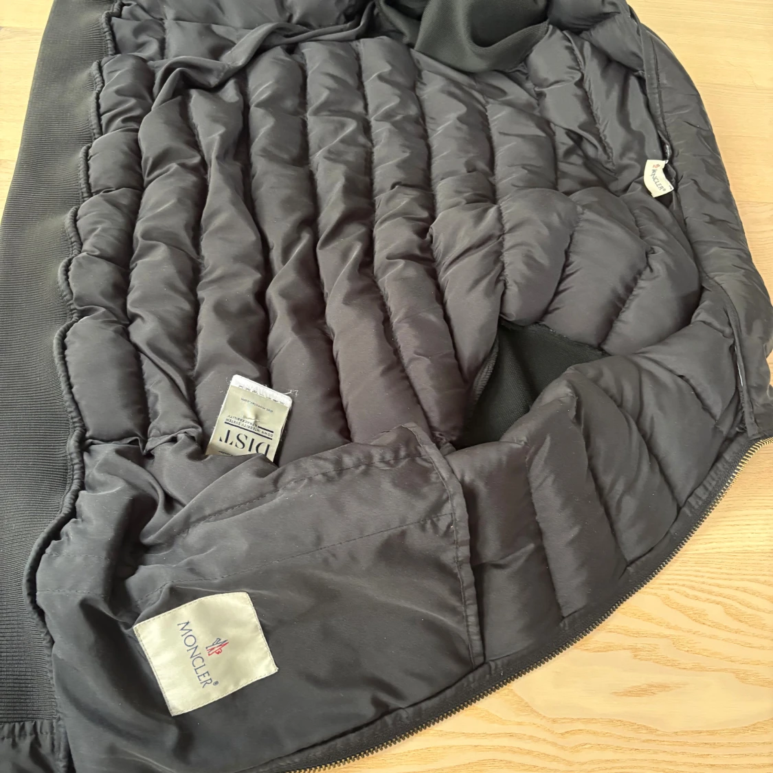 Svart jacka  från Moncler - 1