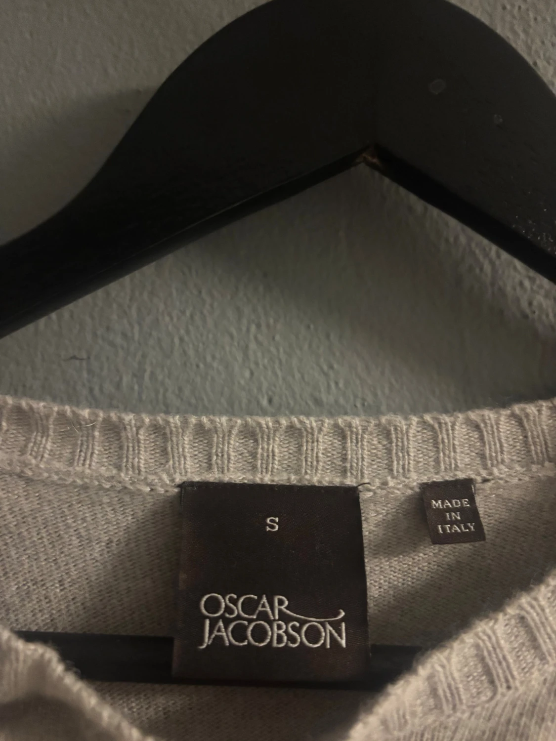 Beige stickad tröja från Oscar Jacobson - 1