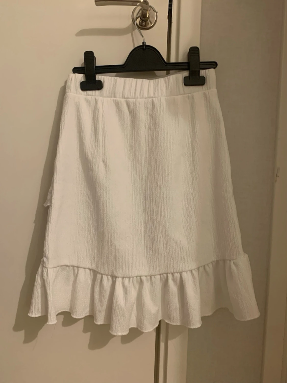 Vit volangkjol från nelly - 1