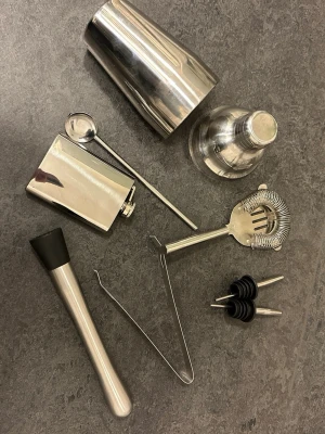 Barset - Oanvänt barset🥰 Plunta, sked, mortel, sil, shaker, is tång, flaskhällare