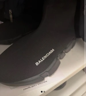 Belencga skor - Säljer belenciga skor som inte passar mig har använt en gång bara dom är i gott sick om ni är intresserade kom dm ni få för en bra pris                                                          OBS FEKE 